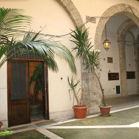 Navona Gallery Suites Rome Bagian luar foto