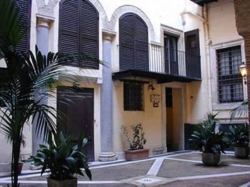 Navona Gallery Suites Rome Bagian luar foto